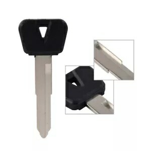 左オートバイ包茎ブレードブランクキーヤマハ SVS400 XJR1200 FJR1300 R1 R6 Left Motorcycle Uncut Blade Blank Key For YAMAHA SVS400 XJR1200 FJR1300 R1 R6 【並行輸入品】
