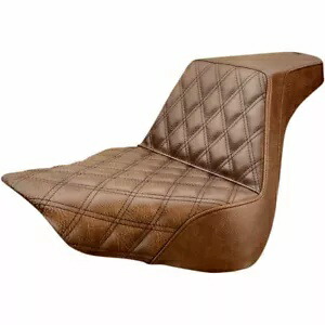 Saddlemen ブラウン ステップアップ フロント 格子ステッチ シート 2018-19 ハーレー FLFB FLFBS Saddlemen Brown Step-Up Front Lattice Stitch Seat 2018-19 Harley FLFB FLFBS 【並行輸入品】