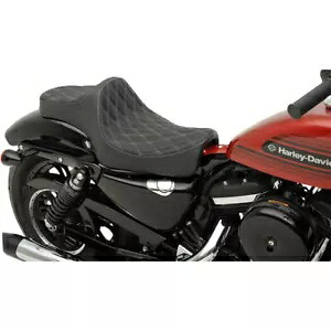 シルバー ステッチ ダブル ダイヤモンド プレデター III 2アップ シート 2004-19 ハーレー スポーツスター Silver Stitch Double Diamond Predator III 2-Up Seat 2004-19 Harley Sportster 【並行輸入品】｜カスタムパーツ WORLD倉庫
