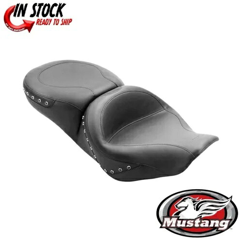 マスタング ワイド ツーリング ブラック スタッズ シート ハーレー ストリート グライド FLHR 97-07用 Mustang Wide Touring Black Studded Seat for Harley Street Glide FLHR 97-07 【並行輸入品】