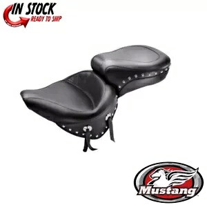 マスタング スタッズ付きワイドスタイル 2 アップ シート ハーレー ソフテイル 00-05 FXST 00-07 FLST Mustang Studded Wide Style 2-up Seat Harley Softail 00-05 FXST 00-07 FLST 【並行輸入品】