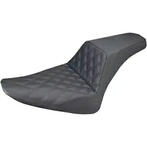 Saddlemen ブラック ステップアップ フロント 格子ステッチ シート ハーレー 2012-17 FLS 2011-13 FXS Saddlemen Black Step-Up Front Lattice Stitch Seat Harley 2012-17 FLS 2011-13 FXS 【並行輸入品】