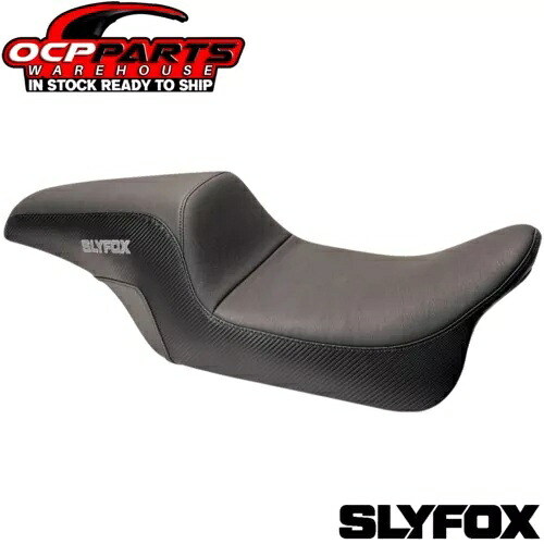 多くのハーレーダビッドソンモデル用の新しい SLYFOX グレーロゴの滑らかなビニールカーボンシート NEW SLYFOX GRAY LOGO SMOOTH VINYL CARBON SEAT FOR MANY HARLEY DAVIDSON MODELS 【並行輸入品】