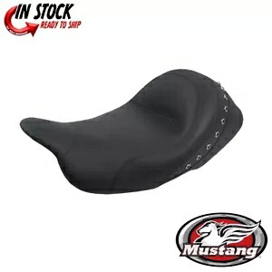 マスタング スタッズソロシート ブラックスタッズ 0801-0451 Mustang Studded Solo Seat Black Studs 0801-0451 【並行輸入品】