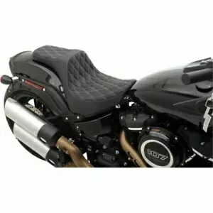 ドラッグ プレデター III ダブル ダイヤモンド シルバー ステッチ 2アップ シート 18-19 ハーレー ファット ボブ FX Drag Predator III Double Diamond Silver Stitch 2-Up Seat 18-19 Harley Fat Bob FX 【並行輸入品】