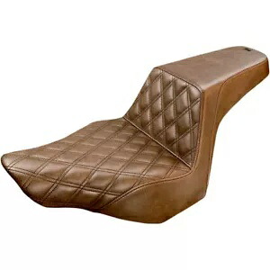 Saddlemen ブラウン ステップアップ フロント ラティス ステッチ シート 2013-17 ハーレー FXSB ブレイクアウト Saddlemen Brown Step-Up Front Lattice Stitch Seat 2013-17 Harley FXSB Breakout 【並行輸入品】