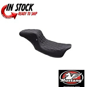 マスタング ダブル ダイヤモンド スクエアバック シート 2-UP ハーレー 2008-2024 FL 75299 MUSTANG DOUBLE DIAMOND SQUAREBACK SEAT 2-UP HARLEY 2008-2024 FL 75299 【並行輸入品】