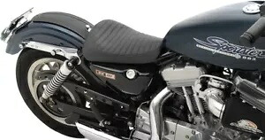 クラシック ステッチ ビニール ソロ シート - ブラック Drag Specialty 0804-0615 Classic Stitch Vinyl Solo Seat - Black Drag Specialties 0804-0615 【並行輸入品】|カスタムパーツ WORLD倉庫