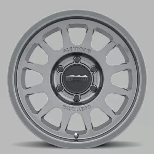 MR703 17x7.5 +50mm オフセット 6x130 84.1mm CB グロスチタンホイール MR70377563850 MR703 17x7.5 +50mm Offset 6x130 84.1mm CB Gloss Titanium Wheel MR70377563850 【並行輸入品】