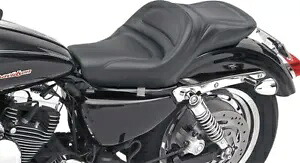 エクスプローラー ステッチ 2 アップ シート ブラック ゲル サドルメン 807-03-029 04-20 ハーレー XL用 Explorer Stitched 2-Up Seat Black Gel Saddlemen 807-03-029 For 04-20 Harley XL 【並行輸入品】