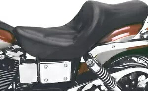 キング プレーン ツーアップ シート ブラック ゲル サドルメン 83G5HFJ King Plain 2-Up Seat Black Gel Saddlemen 83G5HFJ 【並行輸入品】