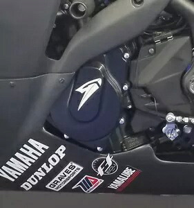 右側ビレットエンジンケースカバー (スライダーグレーブ一体型) EGY-15R3-L Right Side Billet Engine Case Cover w/ Integrated Slider Graves EGY-15R3-L 【並行輸入品】
