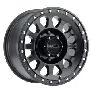 MR315 18x9 +18mm オフセット 8x6.5 130.81mm CB マットブラック ホイール MeW。 MR31589080518 MR315 18x9 +18mm Offset 8x6.5 130.81mm CB Matte Black Wheel MeW. MR31589080518 【並行輸入品】