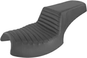 ステップアップ タック アンド ロール 2 アップ シート - ブラック サドルメン I20-06-171 Step-Up Tuck and Roll 2-Up Seat - Black Saddlemen I20-06-171 【並行輸入品】