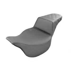 ステップアップ リア 格子ステッチ 2 アップ シート - ブラック Saddlemen 808-07B-173E Step-Up Rear Lattice Stitch 2-Up Seat - Black Saddlemen 808-07B-173E 【並行輸入品】