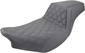 ステップアップ フロント 格子ステッチ 2 アップ シート - ブラック サドルメン I14-07-172 Step-Up Front Lattice Stitch 2-Up Seat - Black Saddlemen I14-07-172 【並行輸入品】