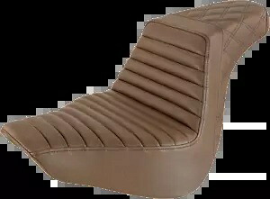 サドルメン ステップアップシート 格子ステッチ ブラウン 818-27-176BR Saddlemen Step Up Seat Lattice Stitched Brown 818-27-176BR 【並行輸入品】