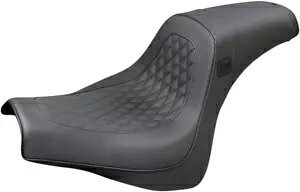 Speed Merchant ビニール 2 アップ シート - ブラック Saddlemen SM81828DB Speed Merchant Vinyl 2-Up Seat - Black Saddlemen SM81828DB 【並行輸入品】
