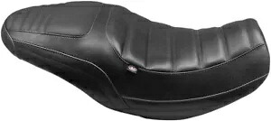 Tripper 水平タック アンド ロール ビニール 2 人掛けシート - ブラック マスタング 76320 Tripper Horizontal Tuck and Roll Vinyl 2-Up Seat - Black Mustang 76320 【並行輸入品】