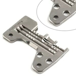 Juki Mo-6714、Mo-6914 4 糸オーバーロック用針針板 #R4305-J6E-E00 Needle Throat Plate #R4305-J6E-E00 For Juki Mo-6714, Mo-6914 4-Thread Overlock 【並行輸入品】