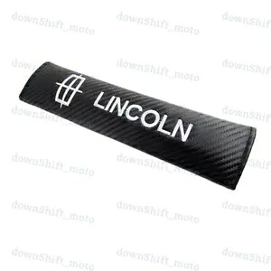 LINCOLN ブラックカーボンファイバールック刺繍シートベルトカバーショルダーパッドのセット Set of LINCOLN Black Carbon Fiber Look Embroidery Seat Belt Cover Shoulder Pads 【並行輸入品】