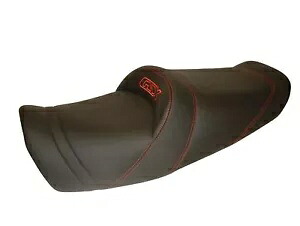 スズキ GSX 1400 2001-2008 トップセラー デラックスシート コンフォート ブラック レッドロゴ スポーツ Suzuki GSX 1400 2001-2008 Top Sellerie Deluxe seat Comfort Black Red logo Sport 【並行輸入品】
