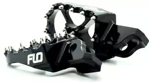 Flo FPEG-793BLK ブラックプロシリーズフットペグはヤマハ YZ125 YZ250 YZ250F YZ450F に適合します Flo FPEG-793BLK BLACK Pro Series footpegs fits Yamaha YZ125 YZ250 YZ250F YZ450F 【並行輸入品】