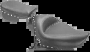 マスタング スタッズ付きリアシート 76501 Mustang Studded Rear Seat 76501 【並行輸入品】｜カスタムパーツ WORLD倉庫 62,920円