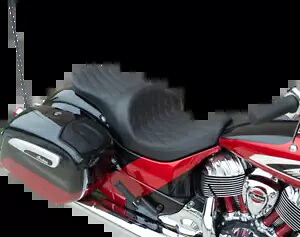 ドラッグ スペシャリティーズ 前方位置ロープロファイル ツーリング シート 0810-2274 Drag Specialties Forward Positioned Low Profile Touring Seat 0810-2274 【並行輸入品】｜カスタムパーツ WORLD倉庫