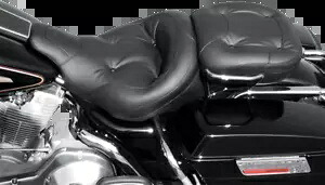 マスタング ワンピース ウルトラ ツーリング リーガル シート 75537 Mustang 1-Piece Ultra Touring Regal Seat 75537 【並行輸入品】｜カスタムパーツ WORLD倉庫