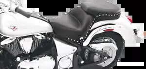 マスタング ワイドツーリングワンピースシート 76126 Mustang Wide Touring One-Piece Seat 76126 【並行輸入品】｜カスタムパーツ WORLD倉庫 115,500円