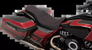 ドラッグ スペシャリティーズ プレデター 2 アップ シート (前方配置付き) 0801-1267 Drag Specialties Predator 2-Up Seats with Forward Positioning 0801-1267 【並行輸入品】|カスタムパーツ WORLD倉庫