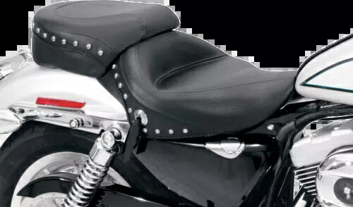 マスタング ワイドツーリング スタッズリアシート 76505 Mustang Wide Touring Studded Rear Seat 76505 【並行輸入品】