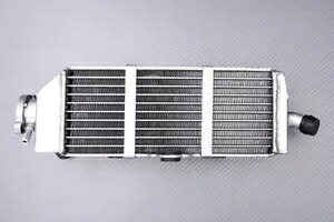 右超強化レーシング AVDB ウォーターラジエーター SUZUKI RM 250 1989-1990 Right Ultra-Reinforced Racing AVDB Water Radiator SUZUKI RM 250 1989-1990 【並行輸入品】