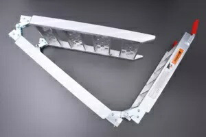 3つの部分に折りたためるアルミニウム製ローディングランプオートバイ/スクーター- Aluminium Loading Ramp Motorcycles / Scooters Which Folds In Three Parts- 【並行輸入品】