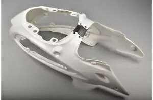 リアトリム中央部生スズキ ハヤブサ 1340 GSX-R WVCK 2008-2018- Rear trim central part raw SUZUKI HAYABUSA 1340 GSX-R WVCK 2008-2018- 【並行輸入品】