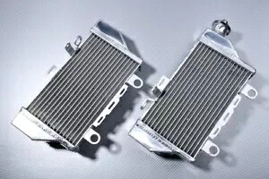 右 + 左レーシングウォーターラジエーターホンダ アフリカツイン 1000 CRF SD06 2016-2019 Right + Left Racing Water Radiators HONDA AFRICA TWIN 1000 CRF SD06 2016-2019 【並行輸入品】｜カスタムパーツ WORLD倉庫