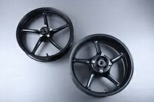 ブラック フロント + リア ホイール リム 3,5/5,5Kg TRIUMPH Street Triple 675 2011-2012 Black Front + Rear Wheels Rims 3,5/5,5Kg TRIUMPH STREET TRIPLE 675 2011-2012 【並行輸入品】