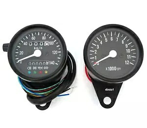KMH ミニ スピードメーター インジケーター ライト 1400:60 およびタコメーター 1:7 付き - ブラック KMH Mini Speedometer w/ Indicator Lights 1400:60 & Tachometer 1:7 - Black 【並行輸入品】