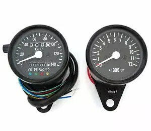 KMH ミニ スピードメーター インジケーター ライト 1400:60 およびタコメーター 1:4 付き - ブラック KMH Mini Speedometer w/ Indicator Lights 1400:60 & Tachometer 1:4 - Black 【並行輸入品】