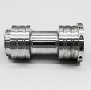 ロンスターレーシング LSR リアアクスル ビレットベアリング キャリアハウジング ヤマハ ラプター 250 Lonestar Racing LSR Rear Axle Billet Bearing Carrier Housing Yamaha Raptor 250 【並行輸入品】｜カスタムパーツ WORLD倉庫