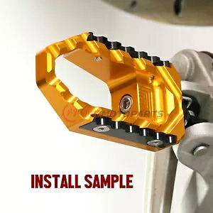 ゴールドツアーフロントライダーフットペグ GSX1300R 隼 16-19 20 21 22用 Gold TOUR Front Rider Foot Pegs For GSX1300R Hayabusa 16-19 20 21 22 【並行輸入品】