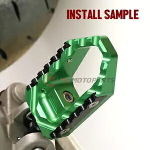 グリーンツアーフロントライダーフットペグトライアンフボンネビルT120 16 17 18用 Green TOUR Front Rider Foot Pegs For Triumph Bonneville T120 16 17 18 【並行輸入品】