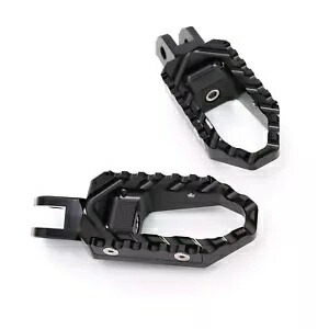 ブラックツアーフロントライダーフットペグスズキGSX-R 750 00 01 02 03用 Black TOUR Front Rider Foot Pegs For Suzuki GSX-R 750 00 01 02 03 【並行輸入品】