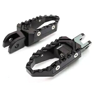 ブラック ツアー フロント ライダー フットペグ バンディット GSF 1200 00-03 04 05 06用 Black TOUR Front Rider Foot Pegs For Bandit GSF 1200 00-03 04 05 06 【並行輸入品】
