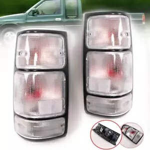 いすゞホールデン TF TFR ピックアップ 91-97 リアライトテールランプクリアレンズブラックリム For Isuzu Holden TF TFR Pickup 91-97 Rear Lights Tail Lamp Clear Lens Black Rim 【並行輸入品】