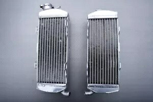 右 + 左レーシングウォーターラジエーター冷却 KTM 640 LC4 SUPERMOTO 2001-2006 Right + Left Racing Water Radiators Cooling KTM 640 LC4 SUPERMOTO 2001-2006 【並行輸入品】