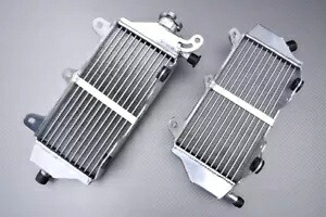 Ultra Amplified Racing ウォータークーラー 右 + リンク Yamaha YZF 250 YZ250F 2014-2015- Ultra Amplified Racing Water Cooler Right + Link Yamaha YZF 250 YZ250F 2014-2015- 【並行輸入品】