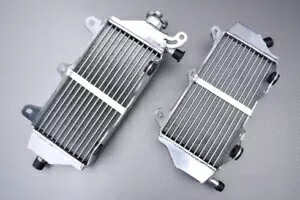 Ultra Amplified Racing ウォータークーラー 右 + リンク Yamaha YZF 250 YZ250F 2016-2018- Ultra Amplified Racing Water Cooler Right + Link Yamaha YZF 250 YZ250F 2016-2018- 【並行輸入品】