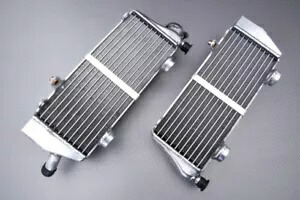Ultra Amplified Racing ウォータークーラー クーラー右 + リンク KTM XC 200 2008-2009- Ultra Amplified Racing Water Cooler Cooler Right + Link KTM XC 200 2008-2009- 【並行輸入品】